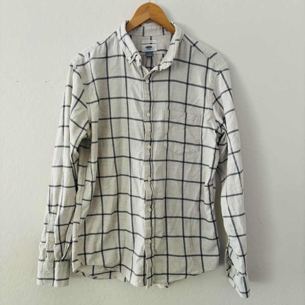 Old Navy Men's White and Black Checkered Shirt‎